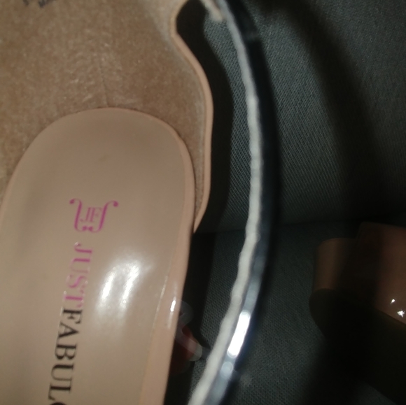 JustFab Stylish Stilettos, Size 8, Never Worn, tan with black trim - Picture 9 of 9